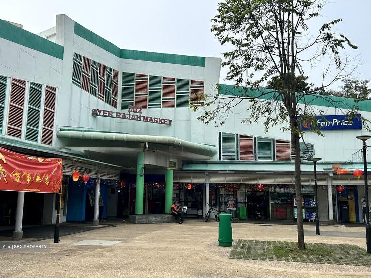 West Coast Drive (D5), Retail #582238781